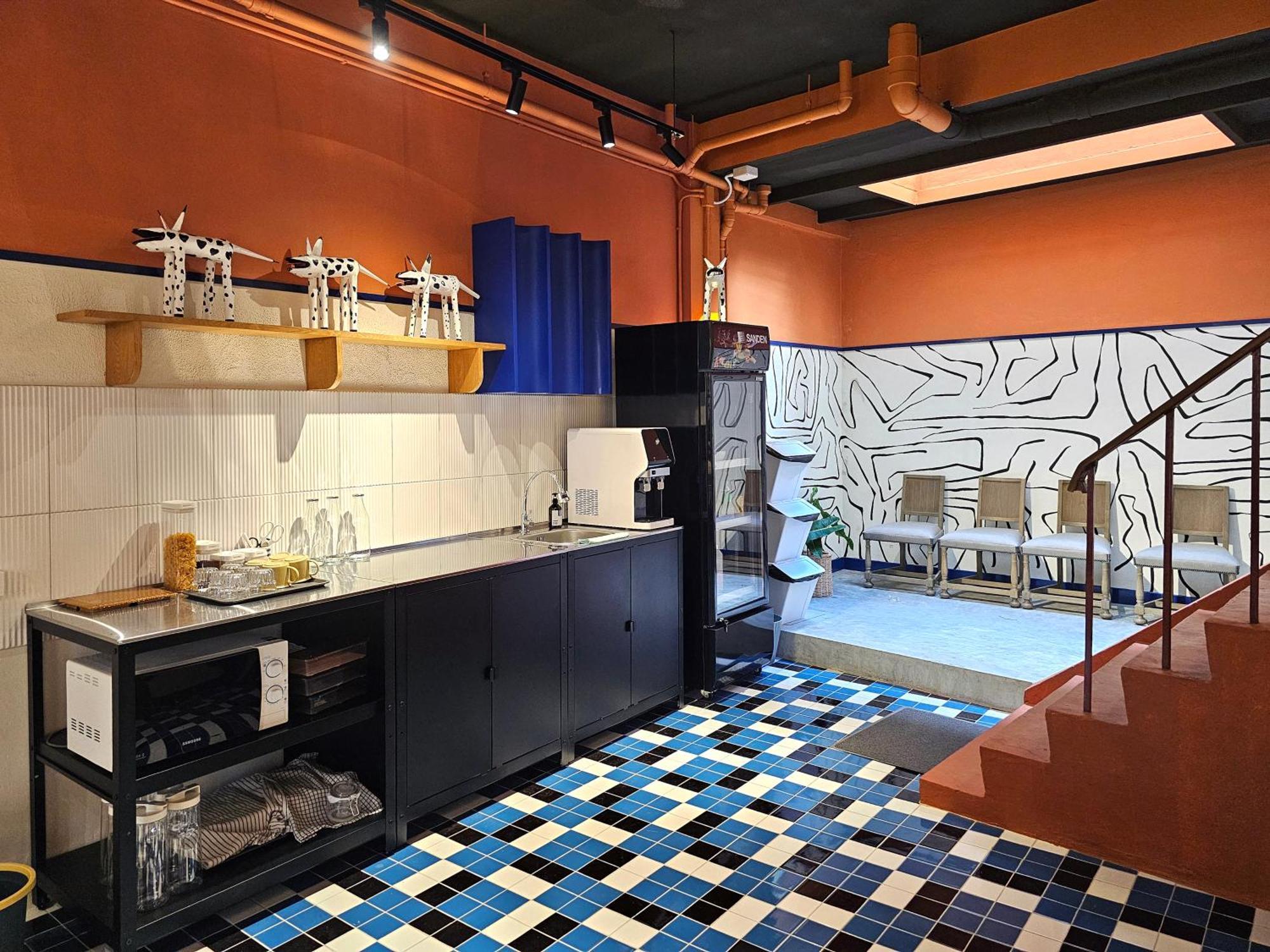 Blu Dock Restel Bangkok Bagian luar foto