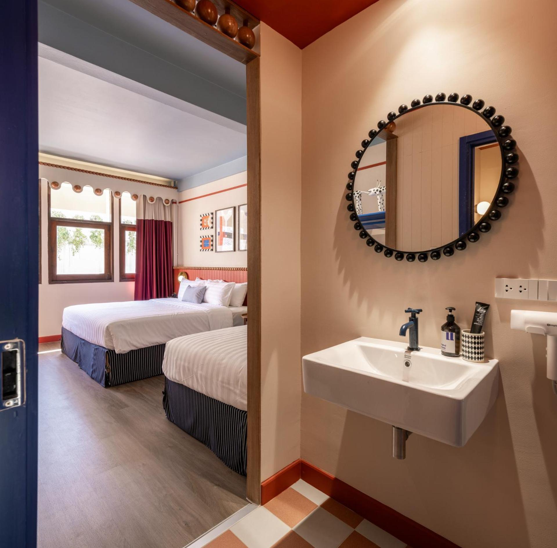 Blu Dock Restel Bangkok Bagian luar foto
